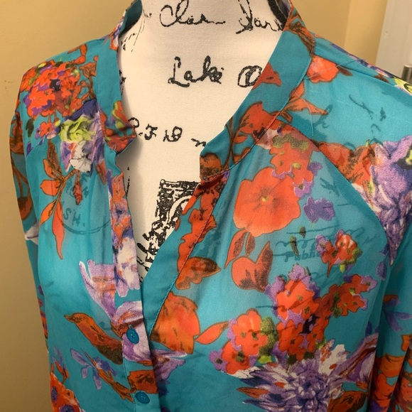 🍓2/$10 😃or 🫐5/20‼️ PRETTY COLORFUL FLORAL BLOUSE Turquoise Red Dots 3X - Picture 5 of 13